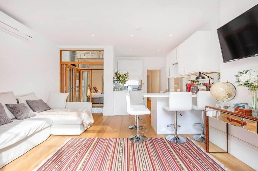 2 bed garden flat with air con by Fulham Broadway