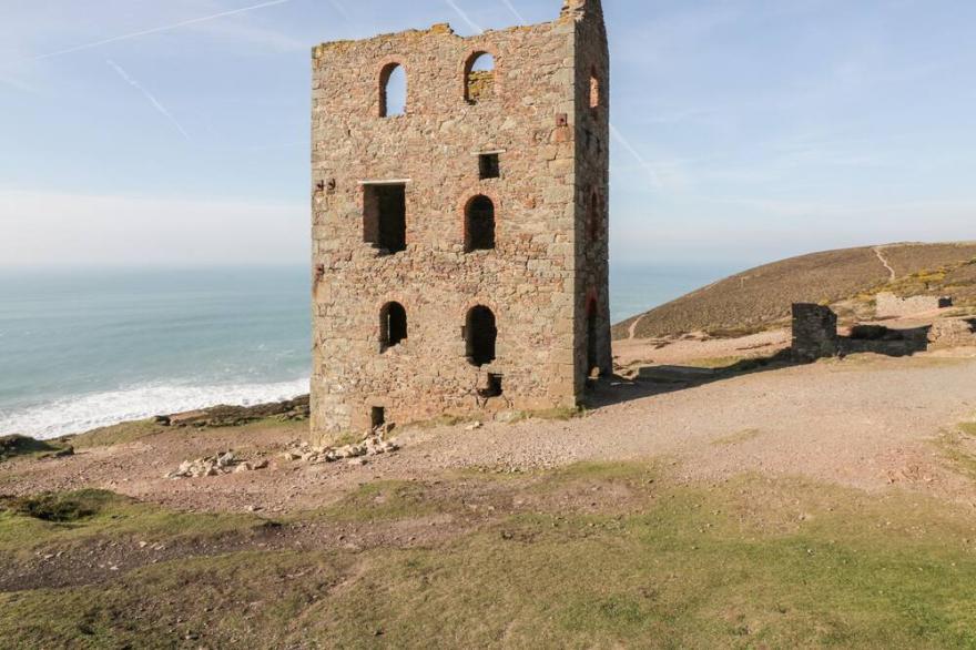 GWEL NANS, family friendly, with open fire in St Agnes