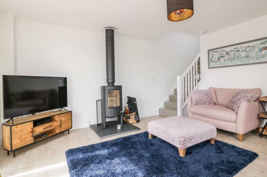 GWEL NANS, family friendly, with open fire in St Agnes