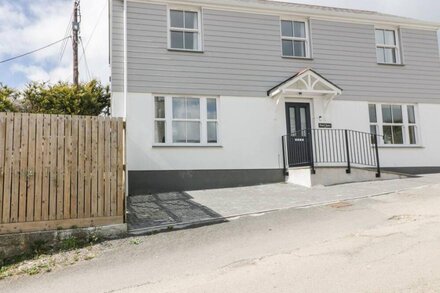 GWEL NANS, family friendly, with open fire in St Agnes