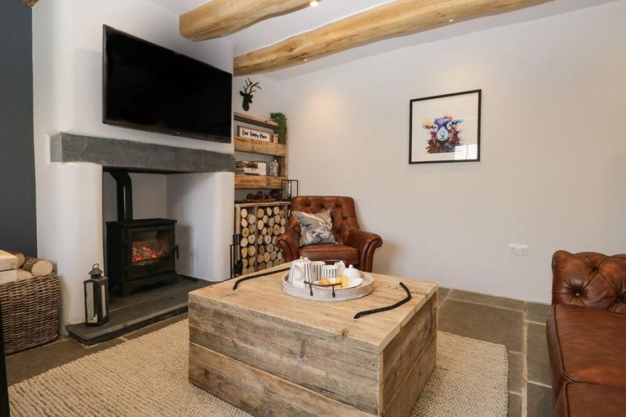 COTTAGE IN THE HILL, romantic, character holiday cottage in Silecroft