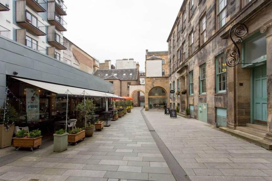 Chic flat w/ balcony in Merchant City