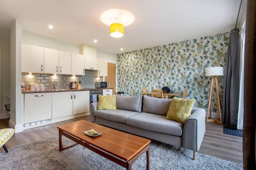 Chic flat w/ balcony in Merchant City