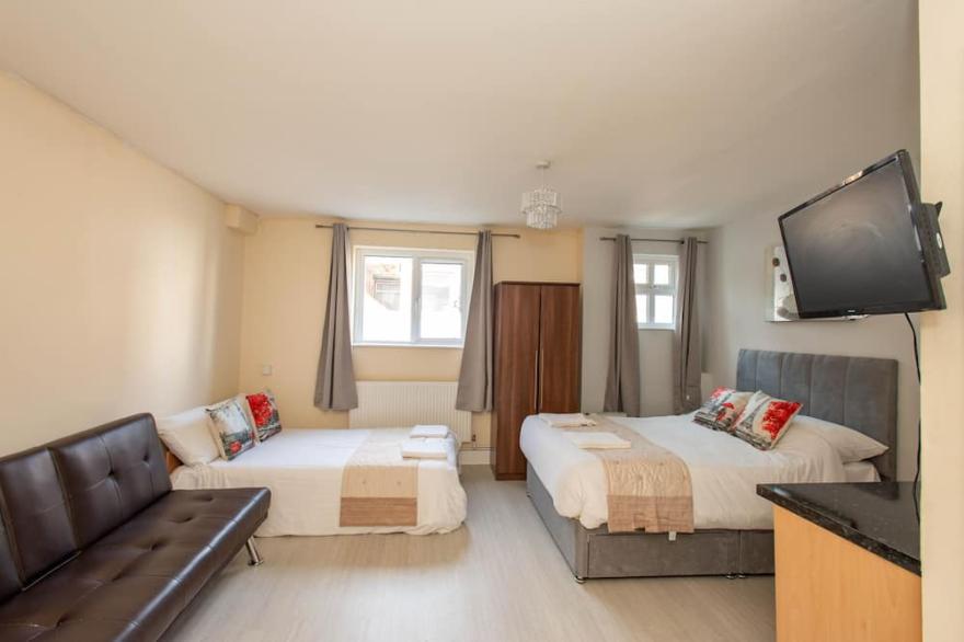*REFURBISHED* Studio (1) 25 Mins approx. to London Bridge