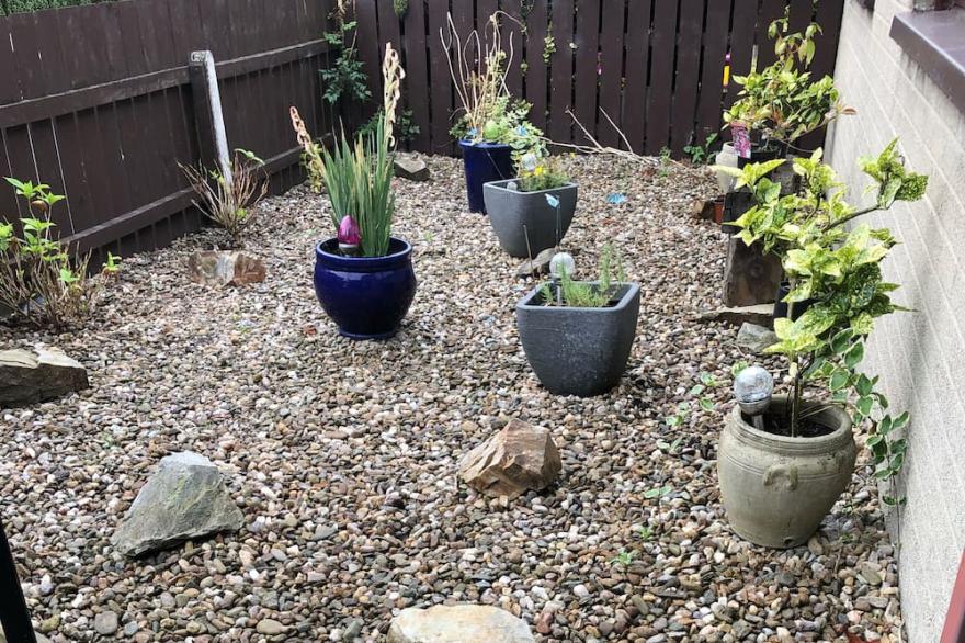 One min from M1 motorway ☘️<br>Pets welcome.. fur babies need a staycation too