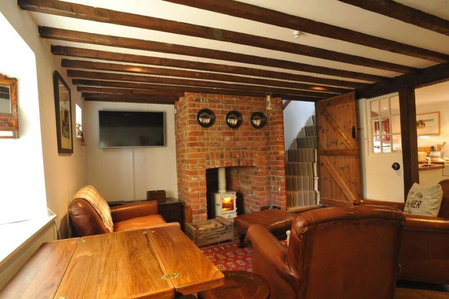 Cosy traditional riverside cottage in Area of Outstanding Natural Beauty