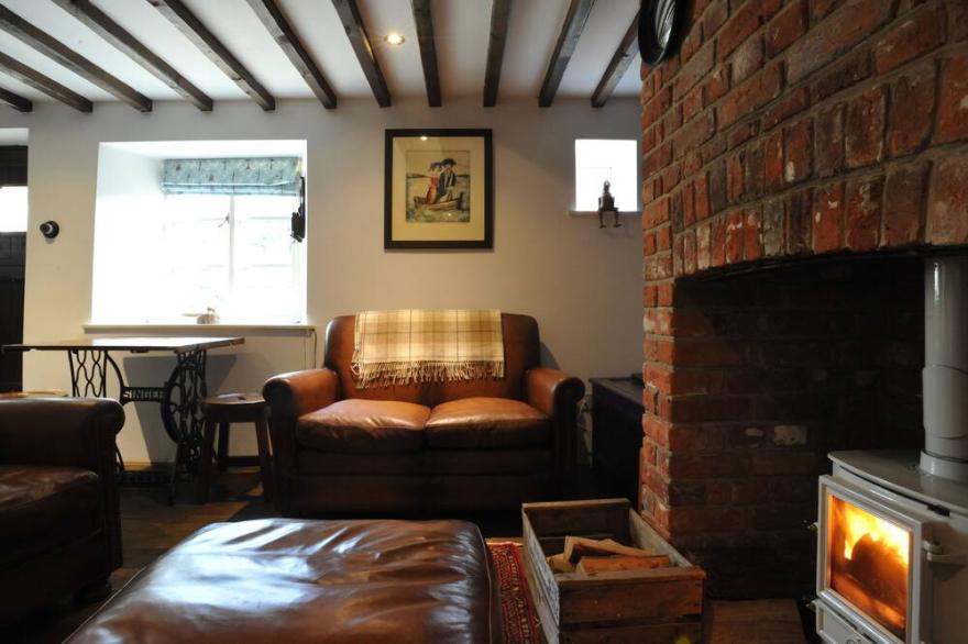 Cosy traditional riverside cottage in Area of Outstanding Natural Beauty