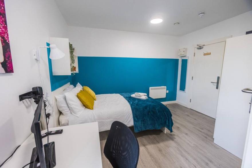 Business Studio With Ensuite