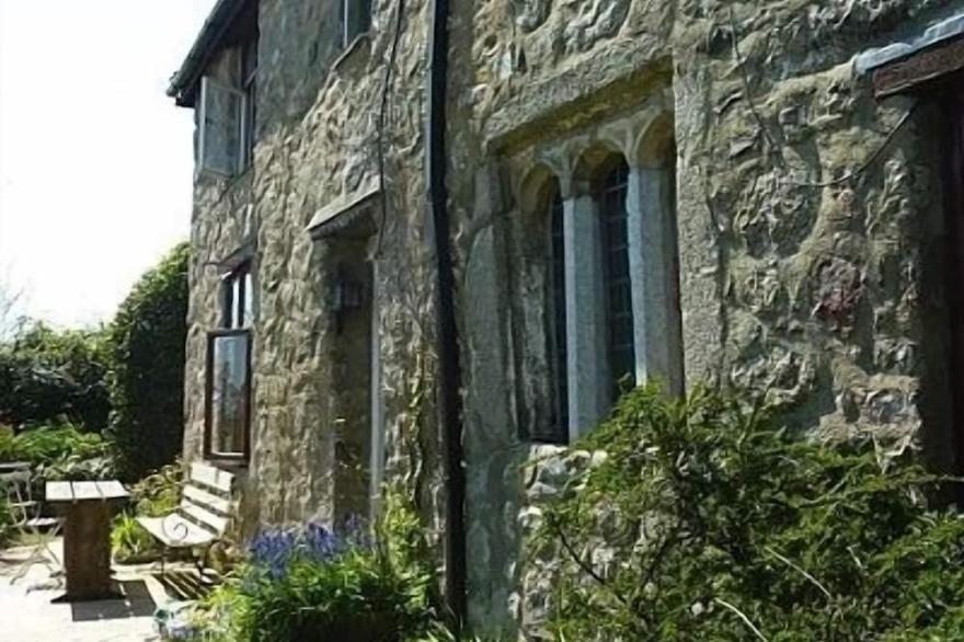 C16th House With A Rambling Garden In A Hamlet In The Dartmoor National Park
