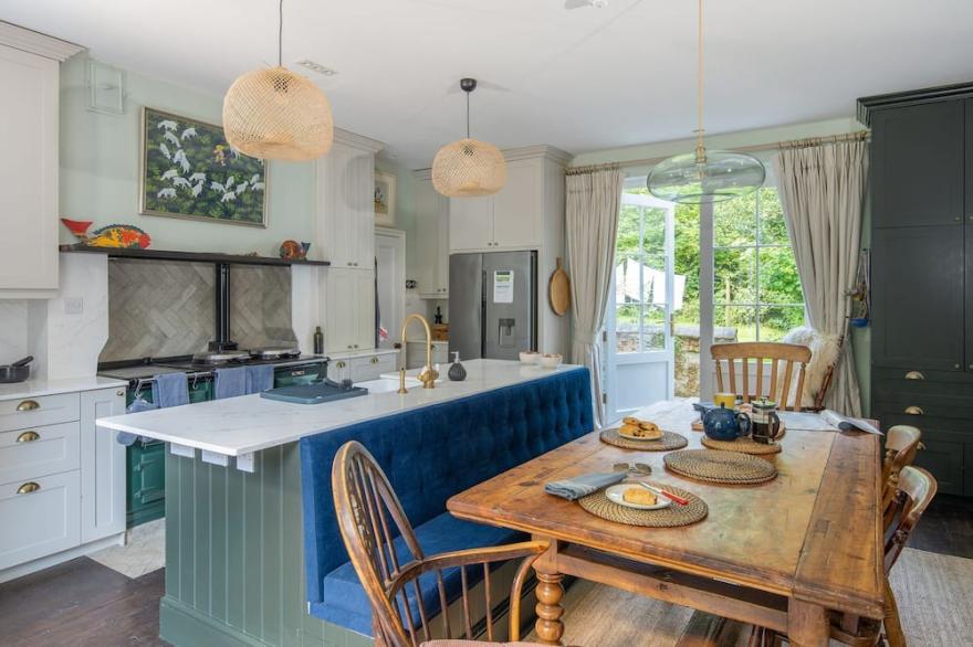 9 bedroom accommodation in Shrewton, near Salisbury