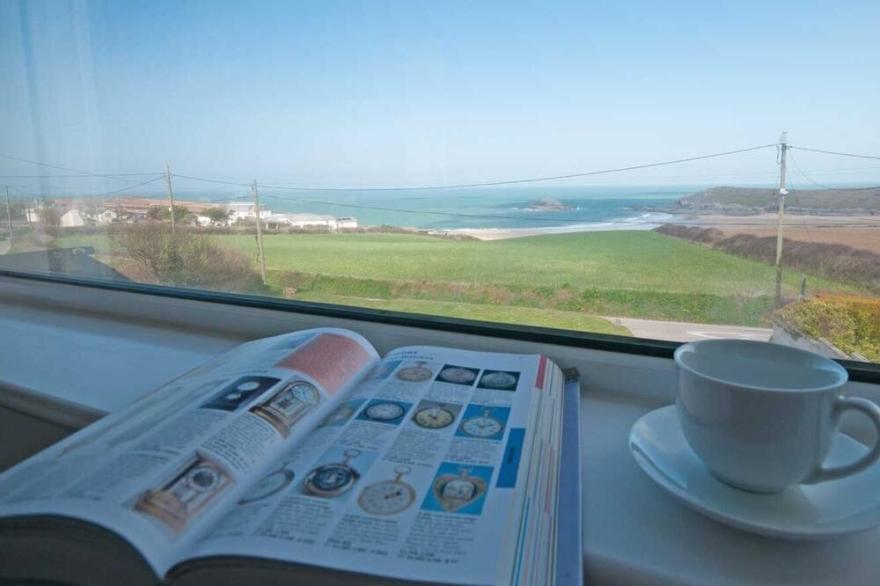 BAY VIEW HOUSE, pet friendly, with a garden in Crantock