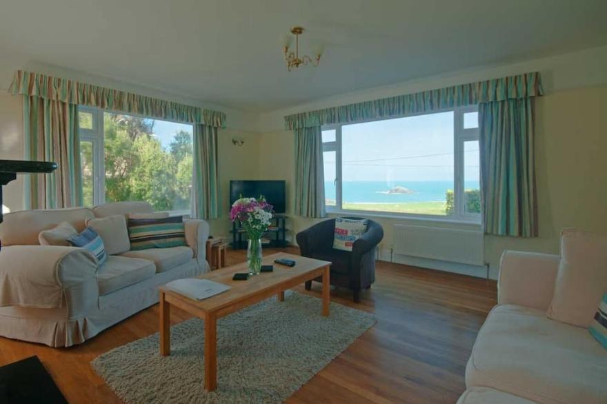 BAY VIEW HOUSE, pet friendly, with a garden in Crantock