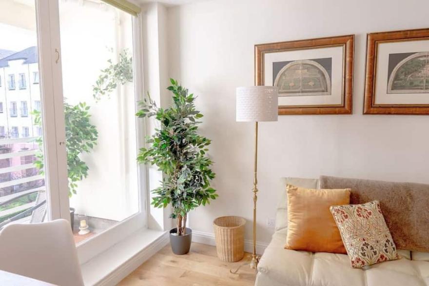 ALTIDO Cosy 1-bed flat w/balcony