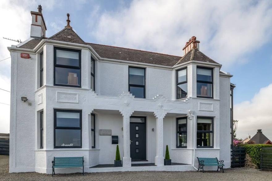 Trefonen House- Beachfront with hot tub & BBQ hut