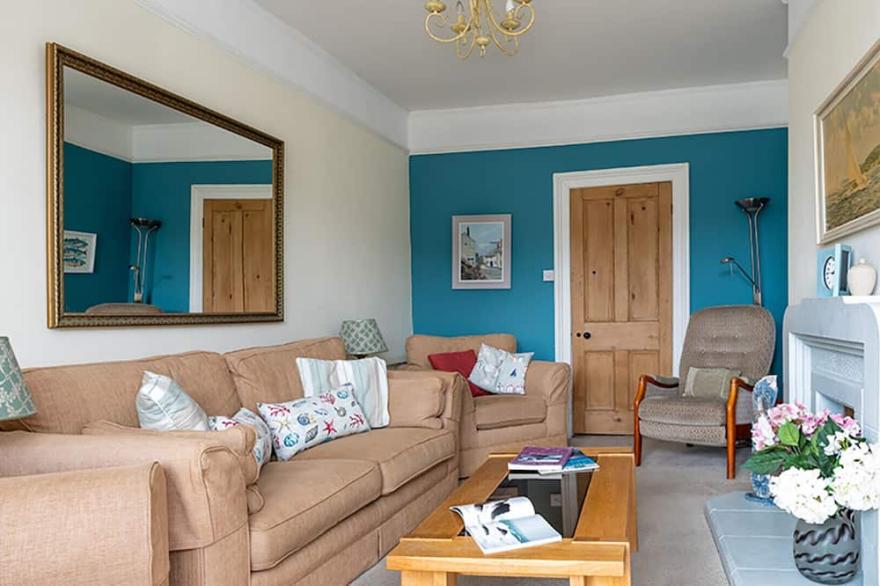 Seasteps, a spacious town house in a waterside location located on the river fowey