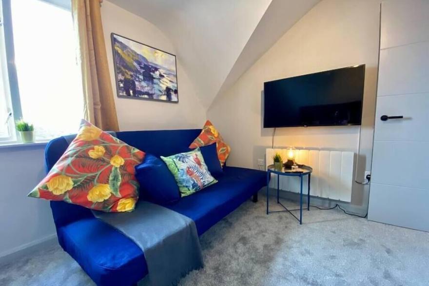 Stunning Apartment - 5 minute walk to the beach!