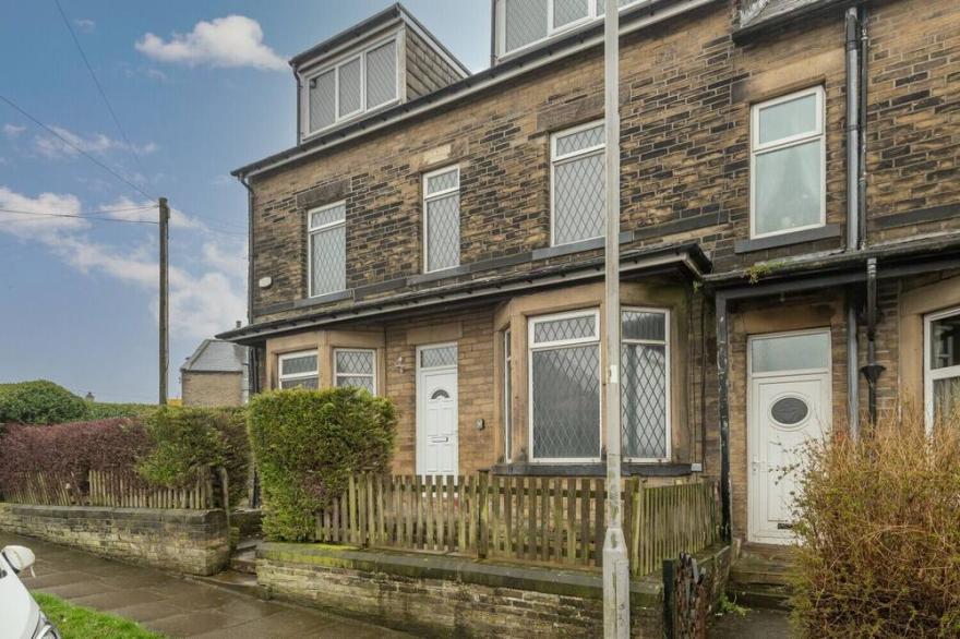 K Suites - Central 5 bed House w/ FREE parking