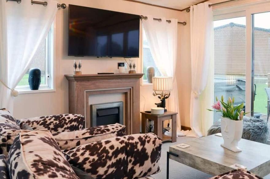 Luxury boutique style lodge with hot tub