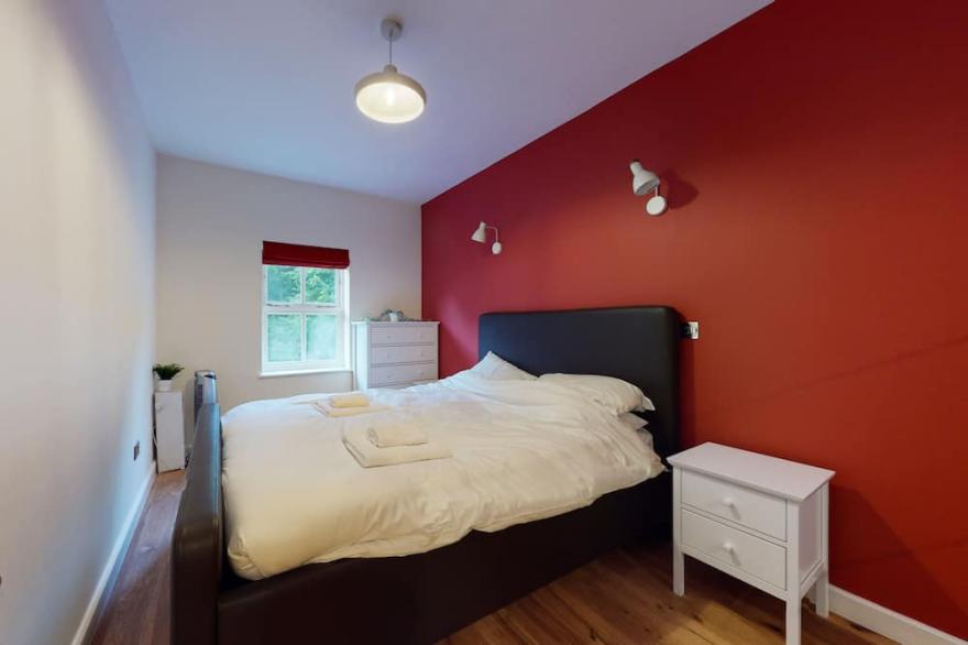 UK.LO.ACA - Lovely 2-bedroom flat with parking near Highgate