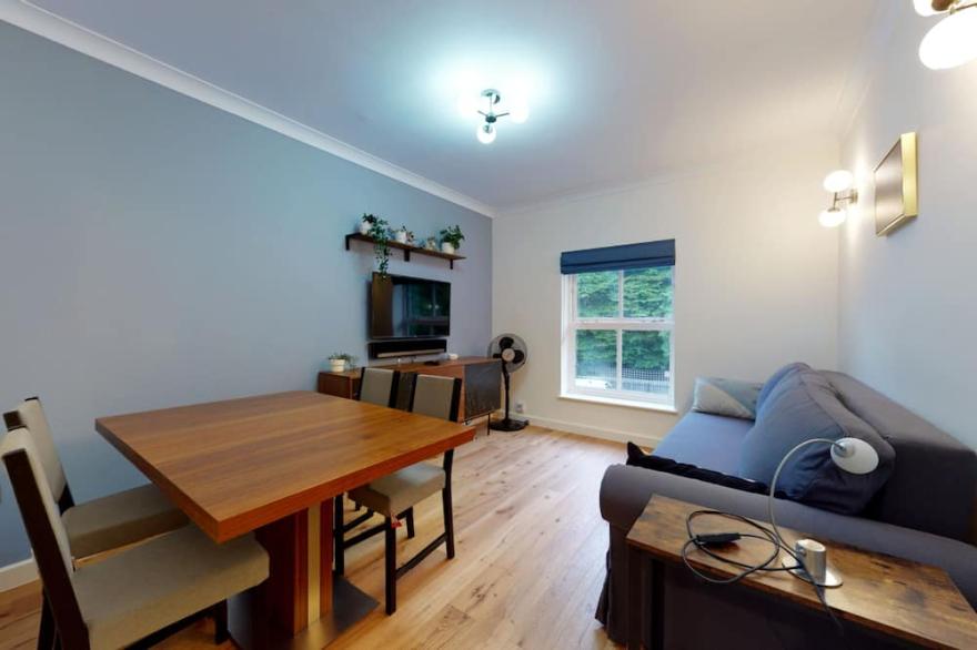 UK.LO.ACA - Lovely 2-bedroom flat with parking near Highgate