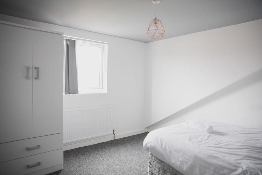 Comfortable Big House in Leicester