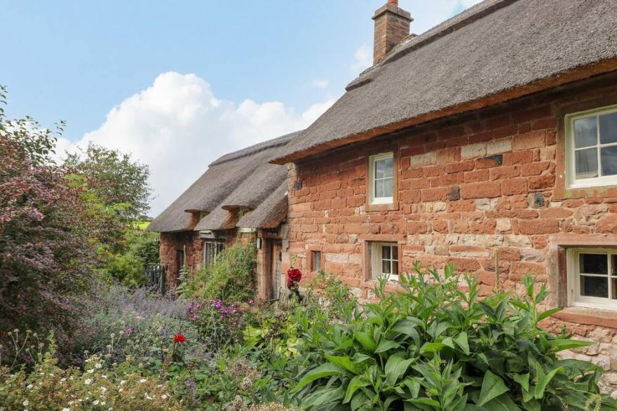 ONA ASH, pet friendly, character holiday cottage in Kirkoswald
