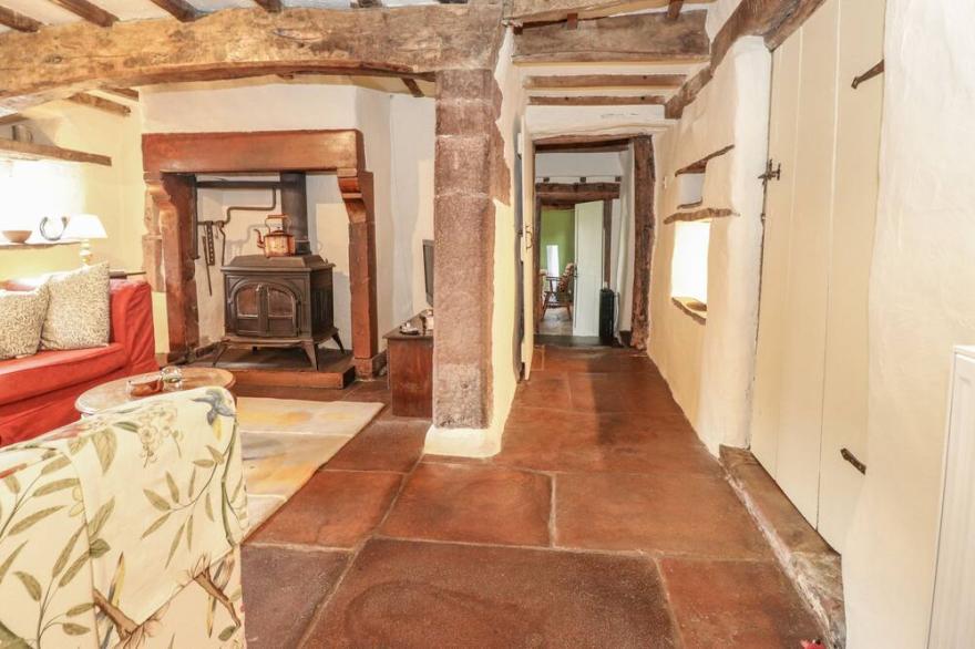 ONA ASH, pet friendly, character holiday cottage in Kirkoswald