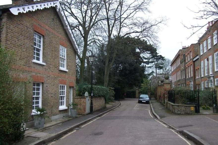 Montpelier Row Cottages, Terrace Cottage