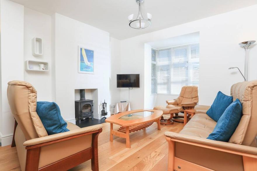 12 RIDGE HILL, pet friendly, character holiday cottage in Dartmouth
