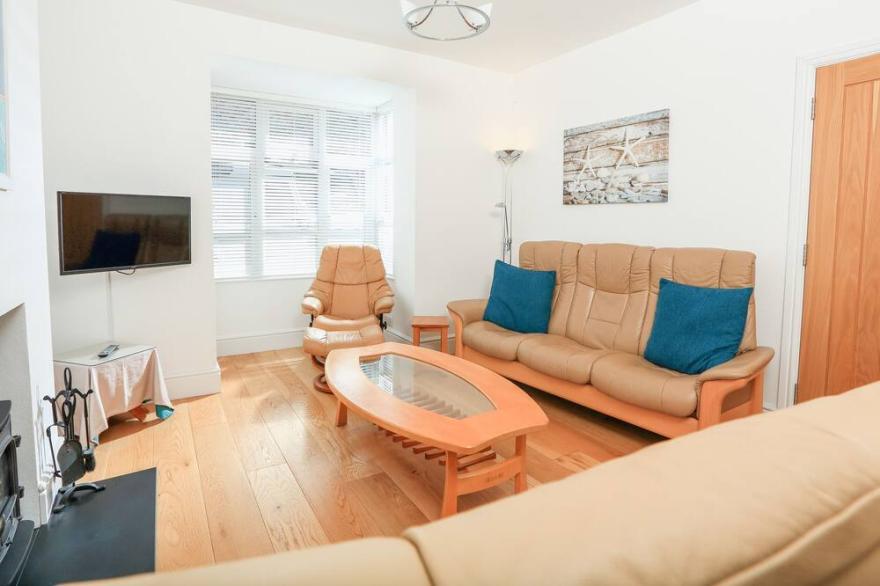12 RIDGE HILL, pet friendly, character holiday cottage in Dartmouth