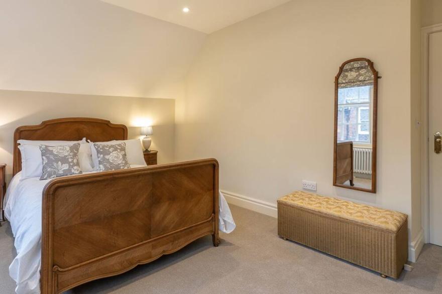 Apt 2, 71 Micklegate, YORK