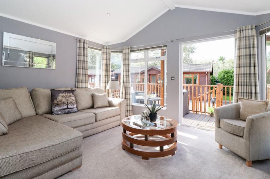 DODD FELL LODGE, family friendly, with a garden in Windermere
