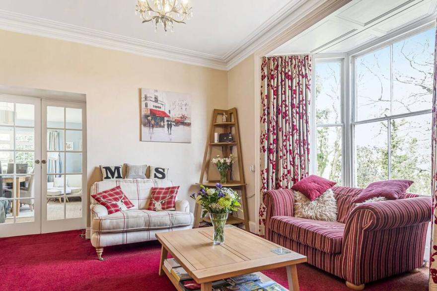 GWEEK HOUSE, pet friendly, country holiday cottage in Gweek