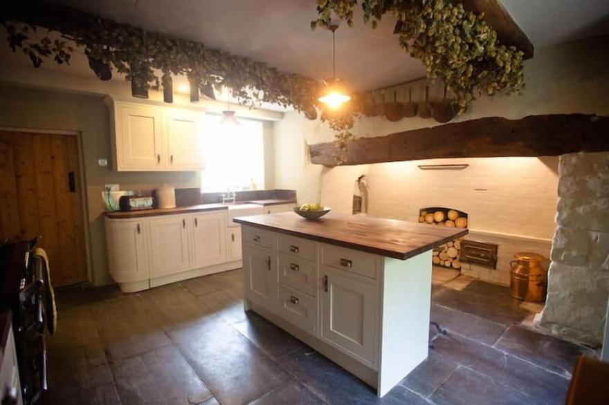 400 year old Welsh long house in its own grounds in stunning countryside