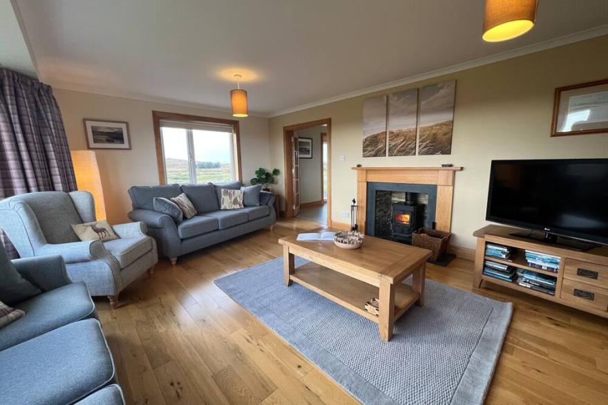 AIRIGH NAM FIADH, family friendly, with open fire in Creagorry