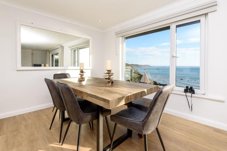 Stunning property for 6 with fabulous sea view