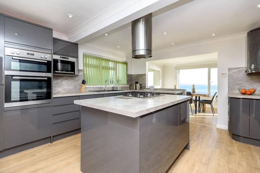 Stunning property for 6 with fabulous sea view