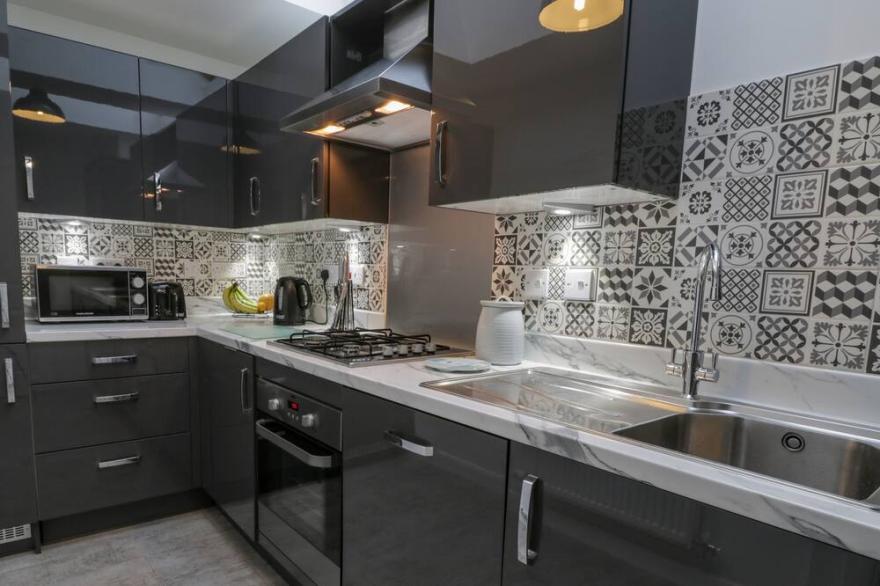 WHITBY HAVEN, pet friendly, character holiday cottage in Whitby
