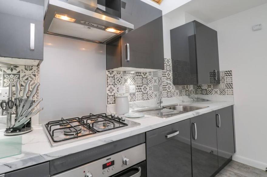 WHITBY HAVEN, pet friendly, character holiday cottage in Whitby
