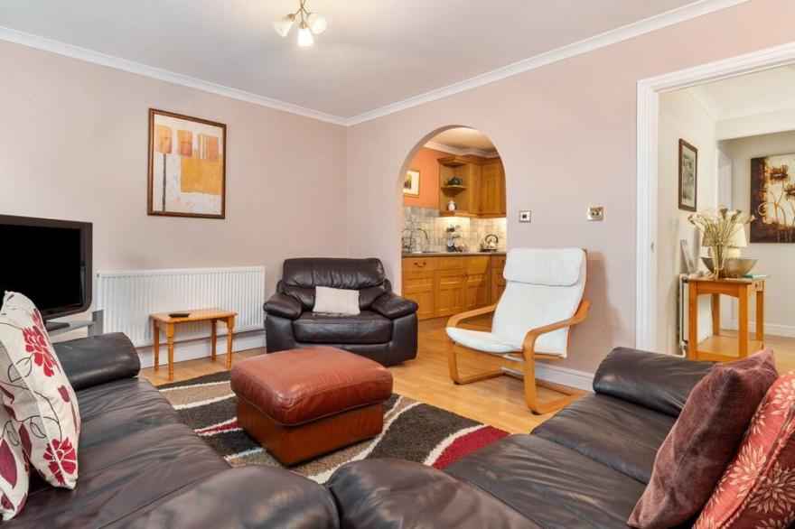 Arcadia House - Lovely Apartment, Close to Beaches, Harbour and Town Centre