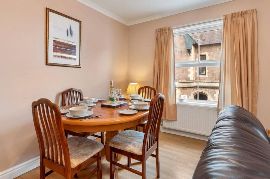 Arcadia House - Lovely Apartment, Close to Beaches, Harbour and Town Centre