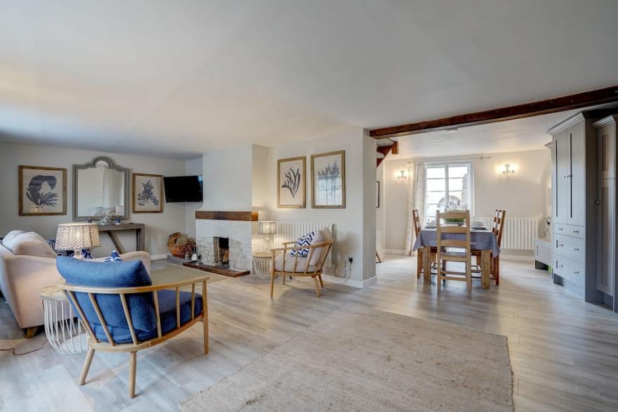 Three double bedroom fisherman’s cottage-breathtaking views across RSPB marshes.