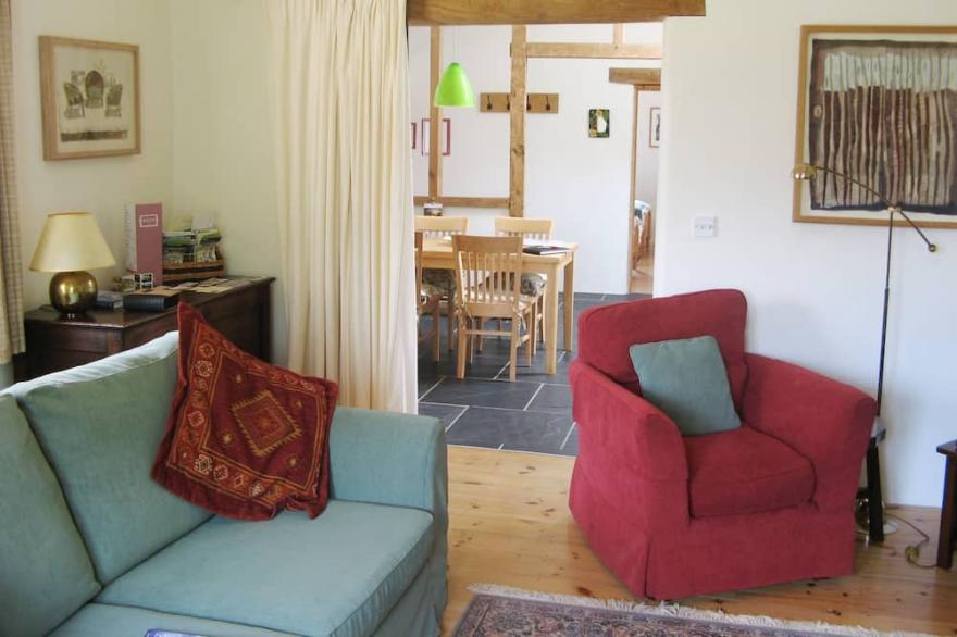 Rural Retreat - Gold Award, 4 Star Barn in a Beautiful Garden - 5 miles to Wells