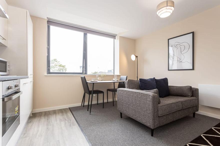 Modern & Bright 1 Bedroom Apartment, Salford