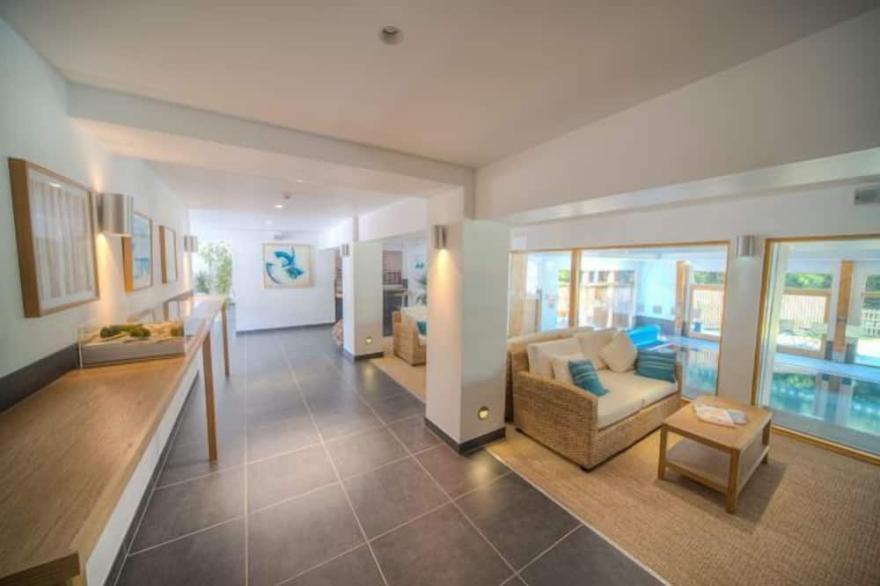 House 8 - sleeps 8 guests  in 4 bedrooms