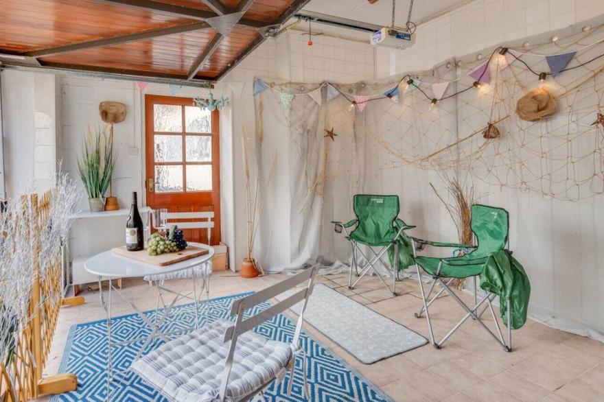 Terry Holt - One Bedroom House, Sleeps 2