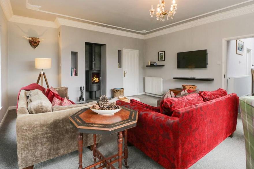 ALLOA, pet friendly, character holiday cottage in Newby Bridge