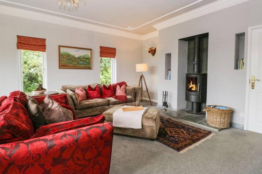 ALLOA, pet friendly, character holiday cottage in Newby Bridge