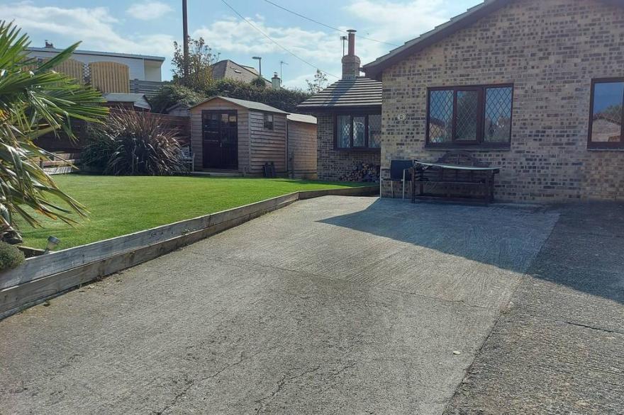 Detached family home in Bude close to beach & golf
