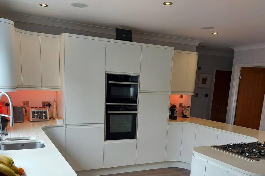 Detached family home in Bude close to beach & golf